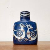 Danish mid-century porcelain vase from the Baca line with bird motif by Nils Thorsson for Aluminia Royal Copenhagen, 1960s.