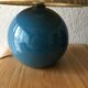 Lampe boule grès émaillé bleu