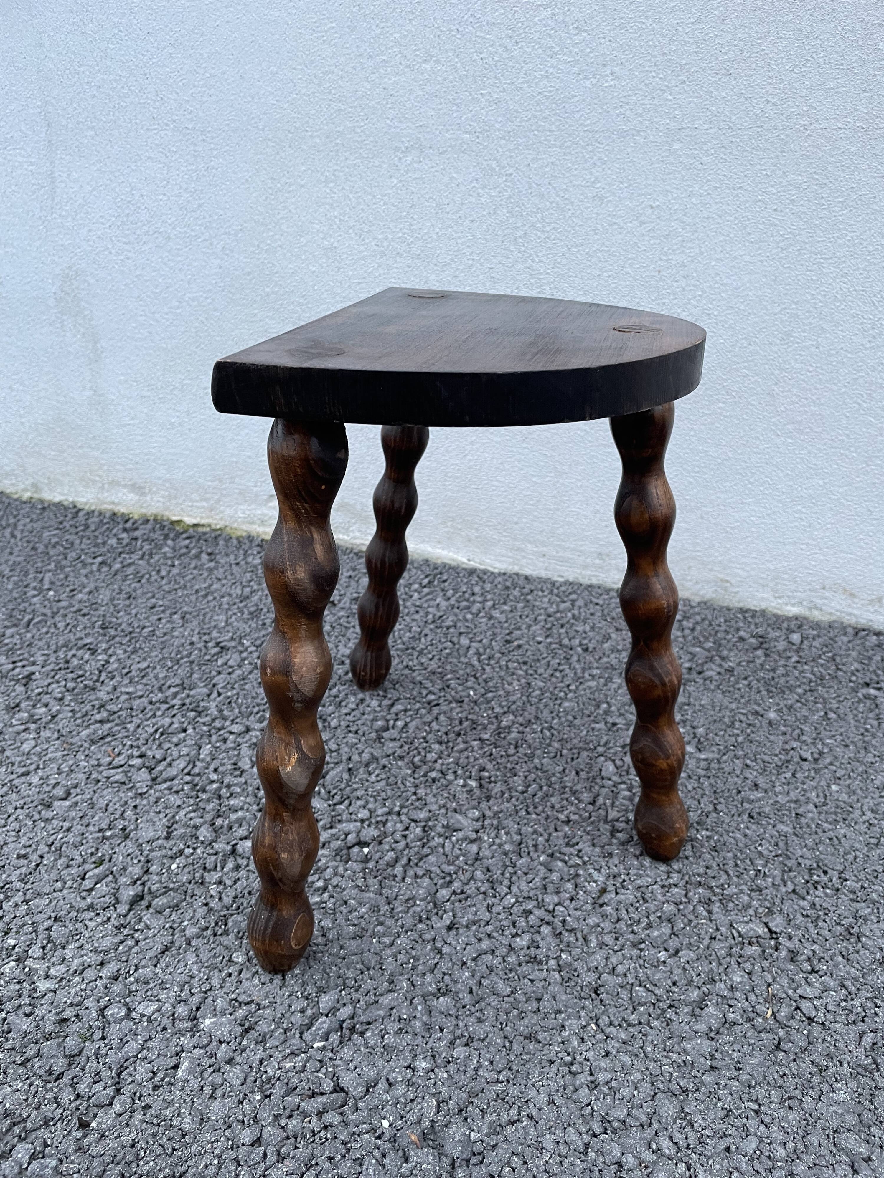 Tripod foot ball stool