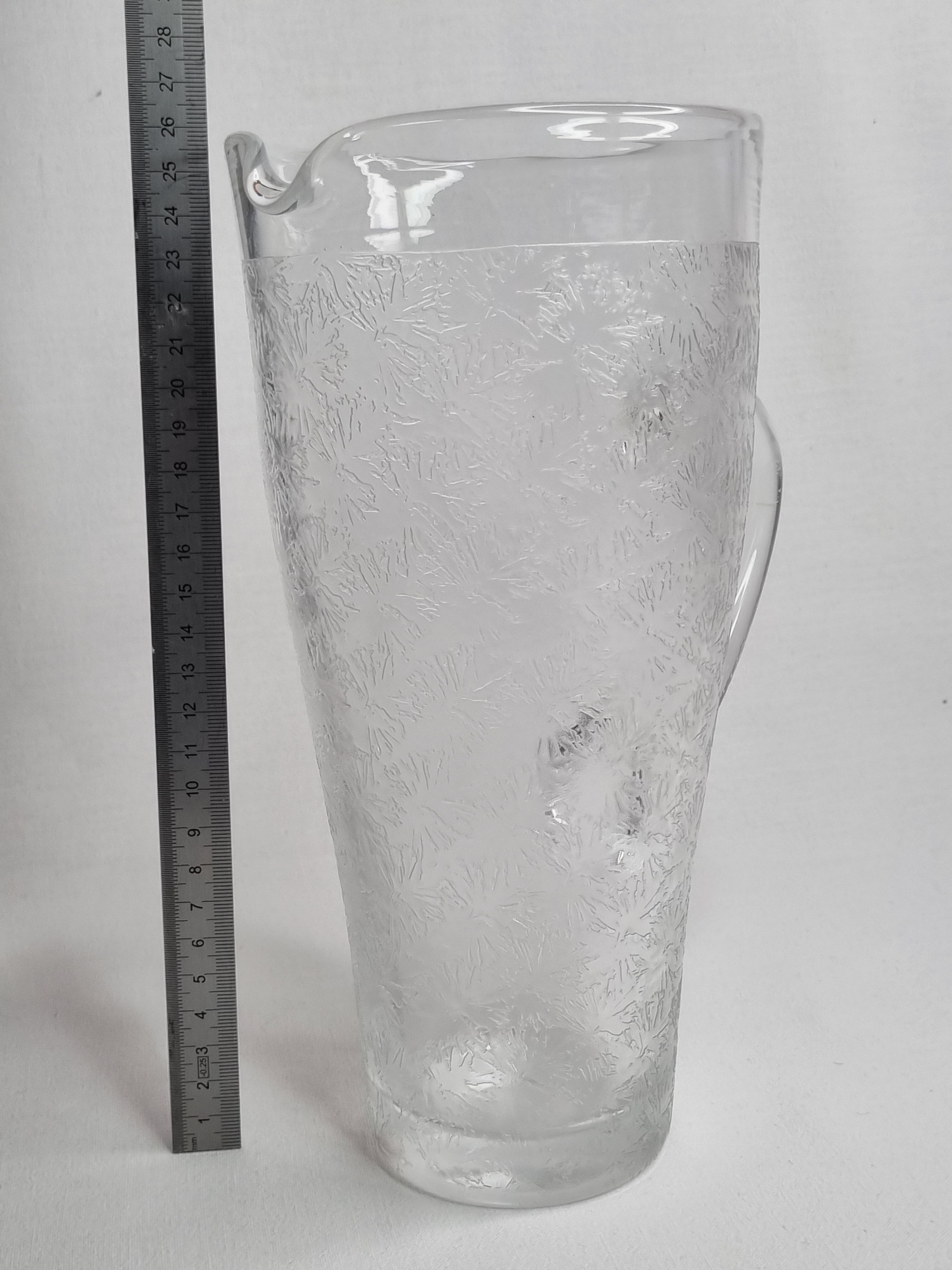 Pitcher of the Sèvres crystal plant with a "grivré" pattern, 26 cm