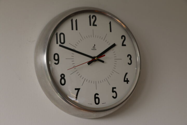 Horloge murale JAZ ronde acier 1960