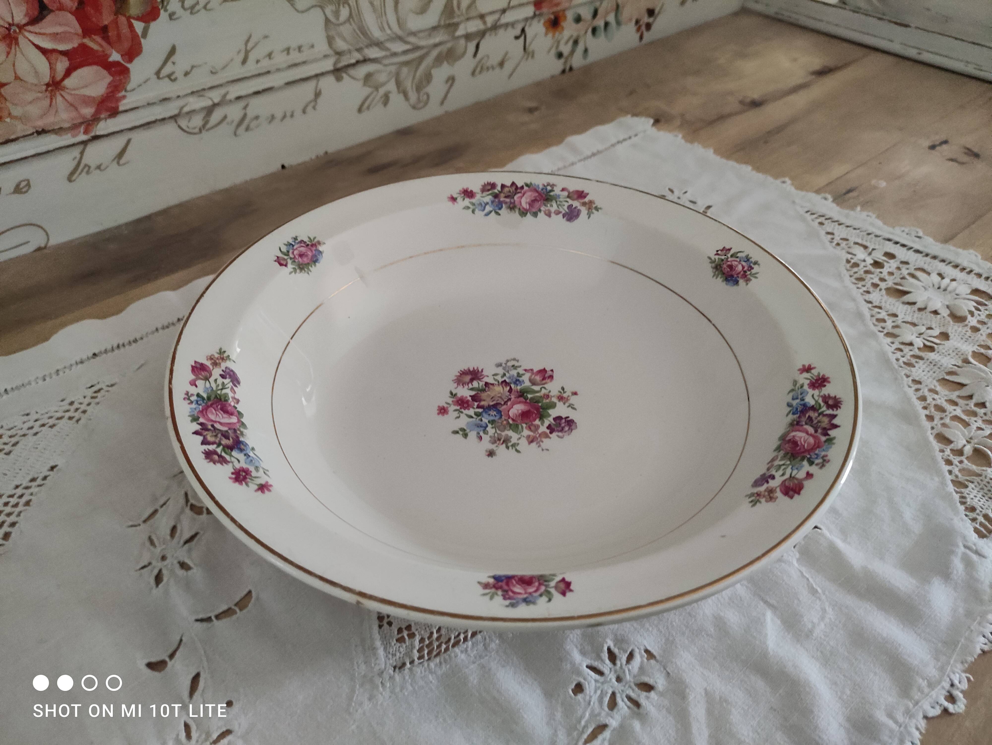 Sarreguemines hollow round dish, Guy model