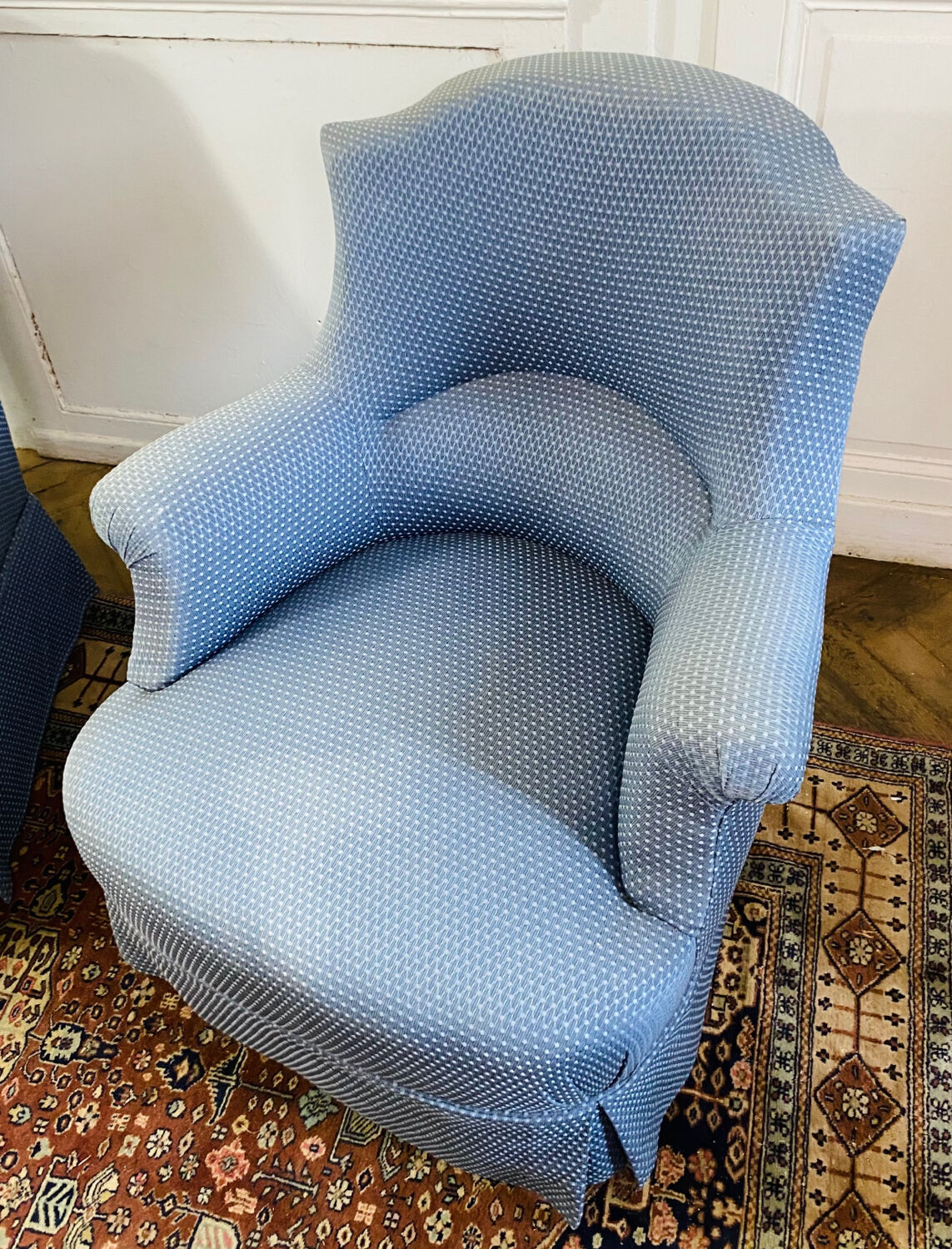 Paire de fauteuils crapauds Napoleon III tapisserie bleue - France 19eme siècle