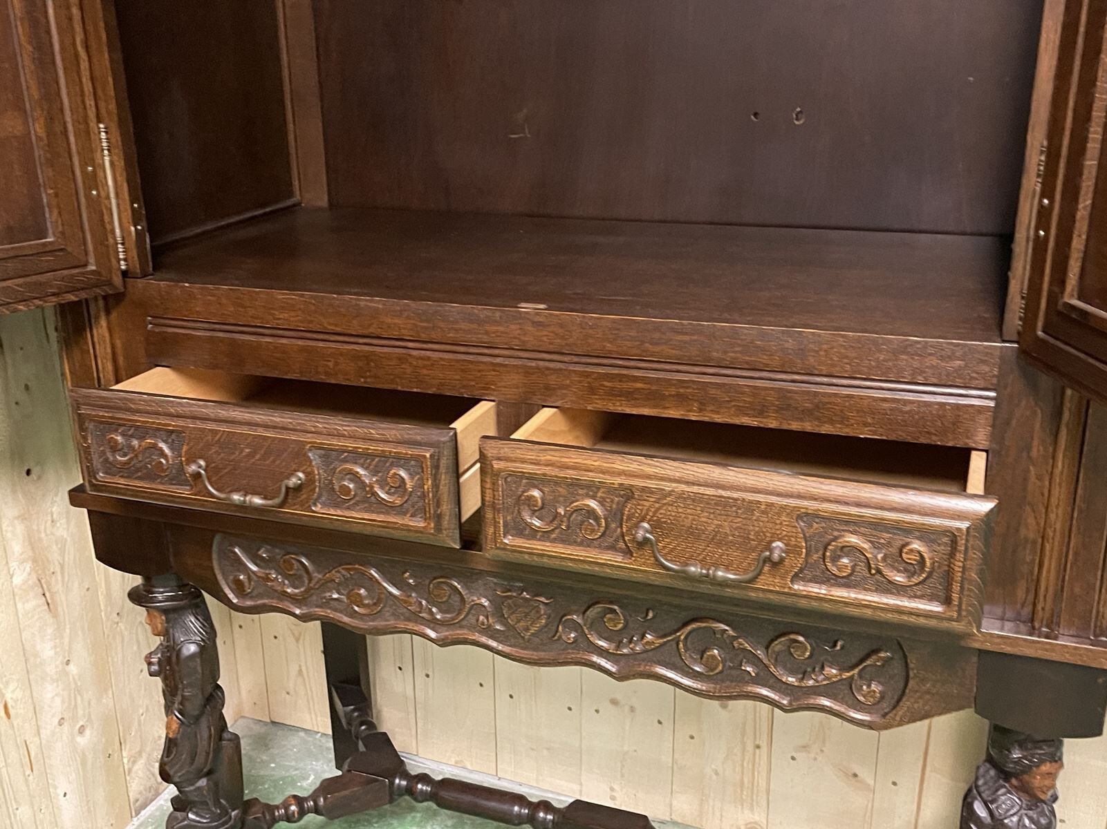 Buffet breton des années 1950 en chêne