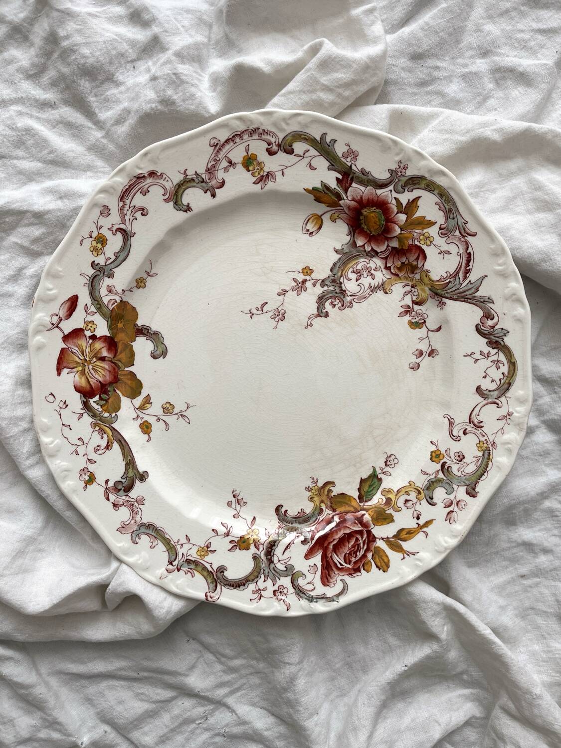 8 polychrome ironstone dinner plates "Wentworth" by Emile Bourgeois