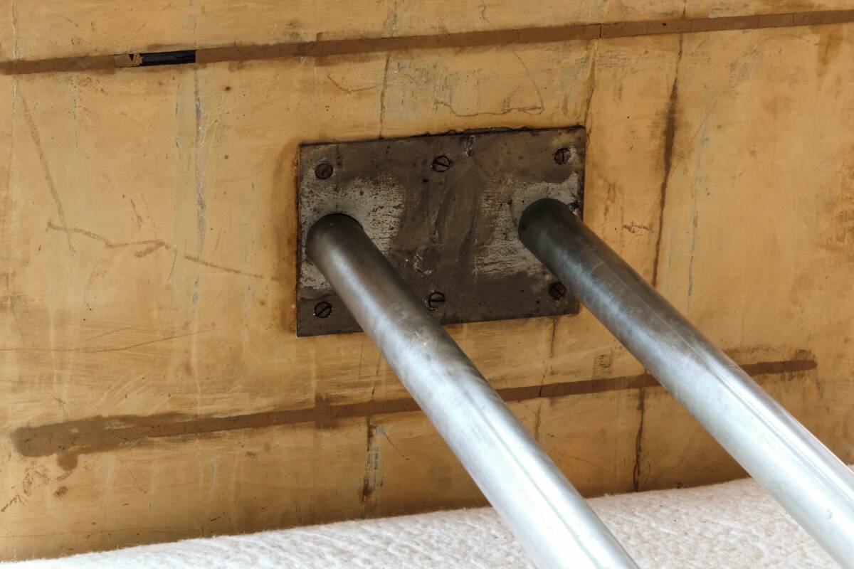 Art Deco console in onyx and steel