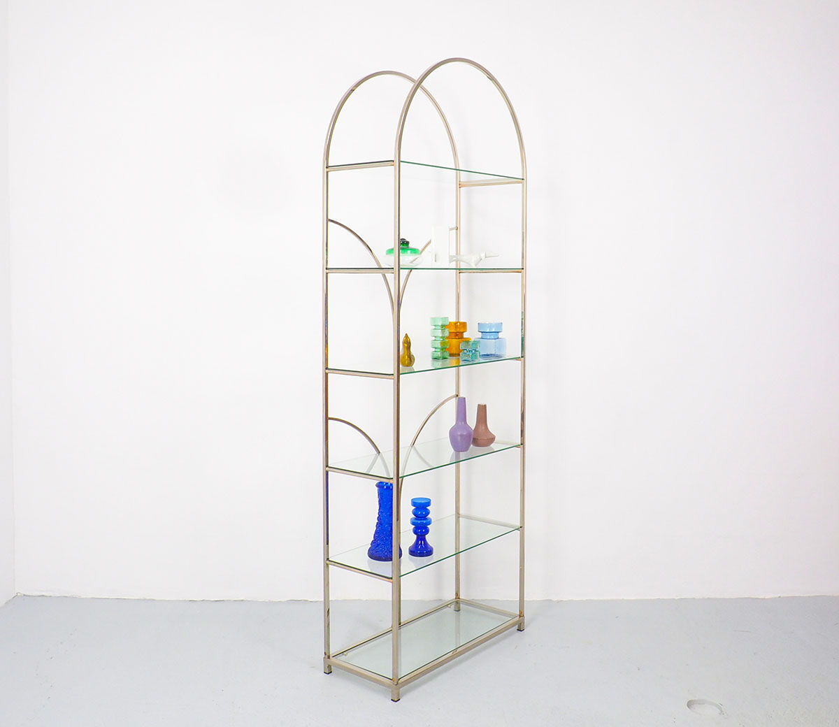 Hollywood regency style brass and glass showcase, 1970's