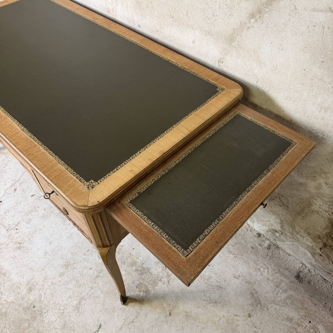 Bureau style transition Louis XV / louis XVI