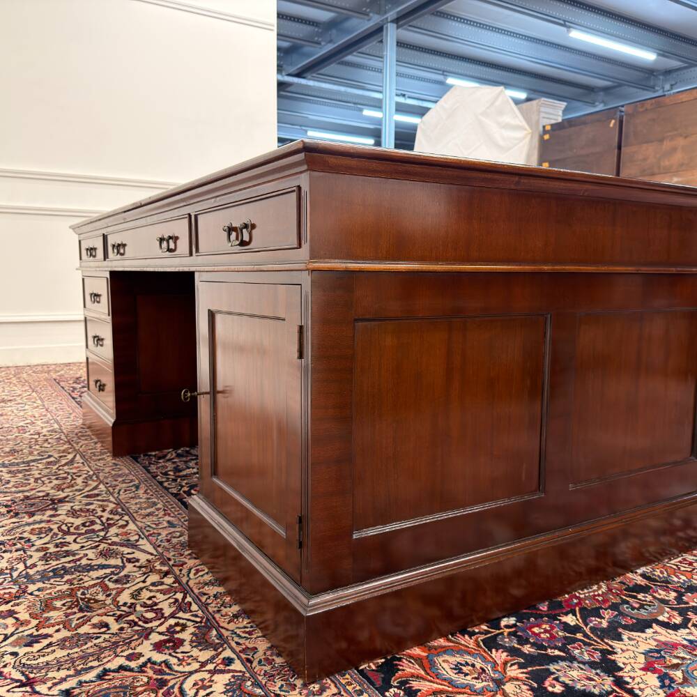 Très grand classique anglais Partnerdesk