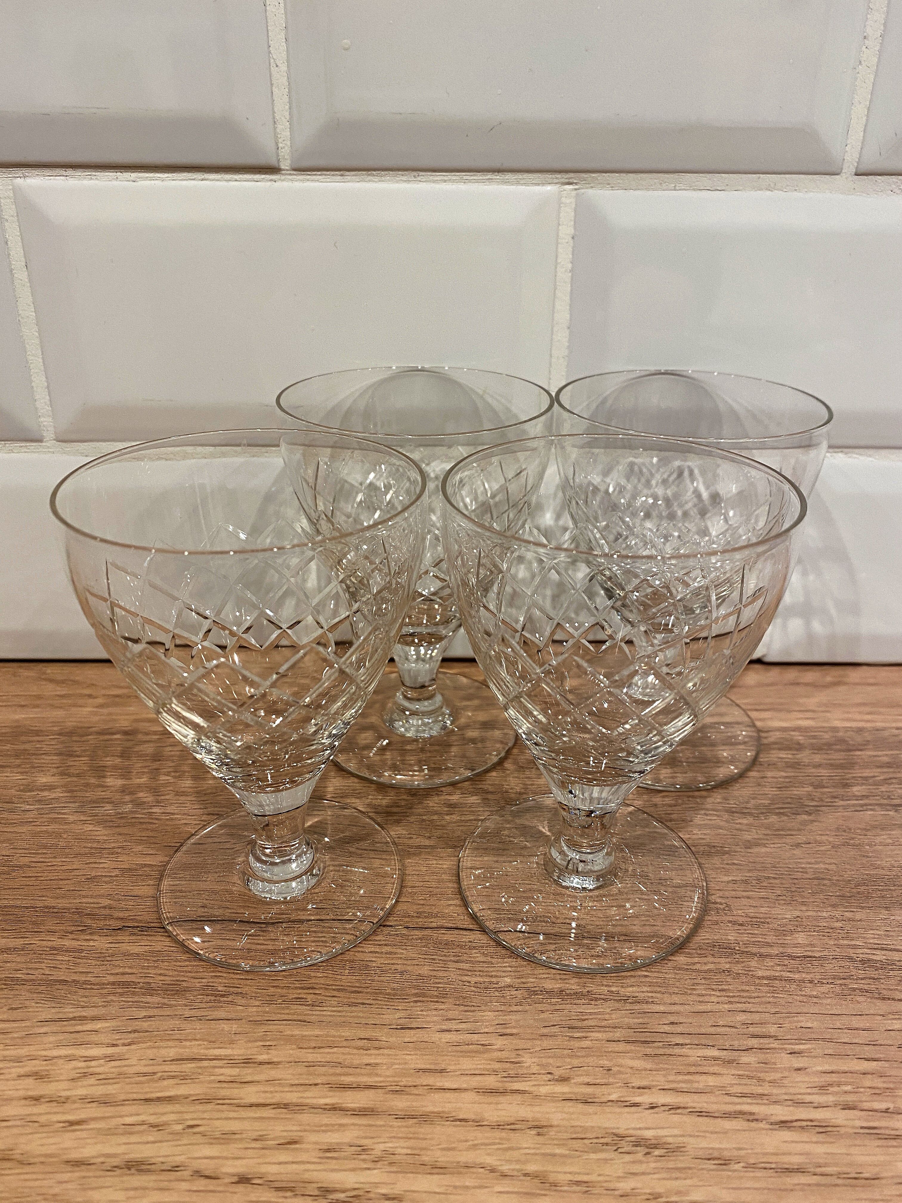 Set of 4 wine glasses in cut glass