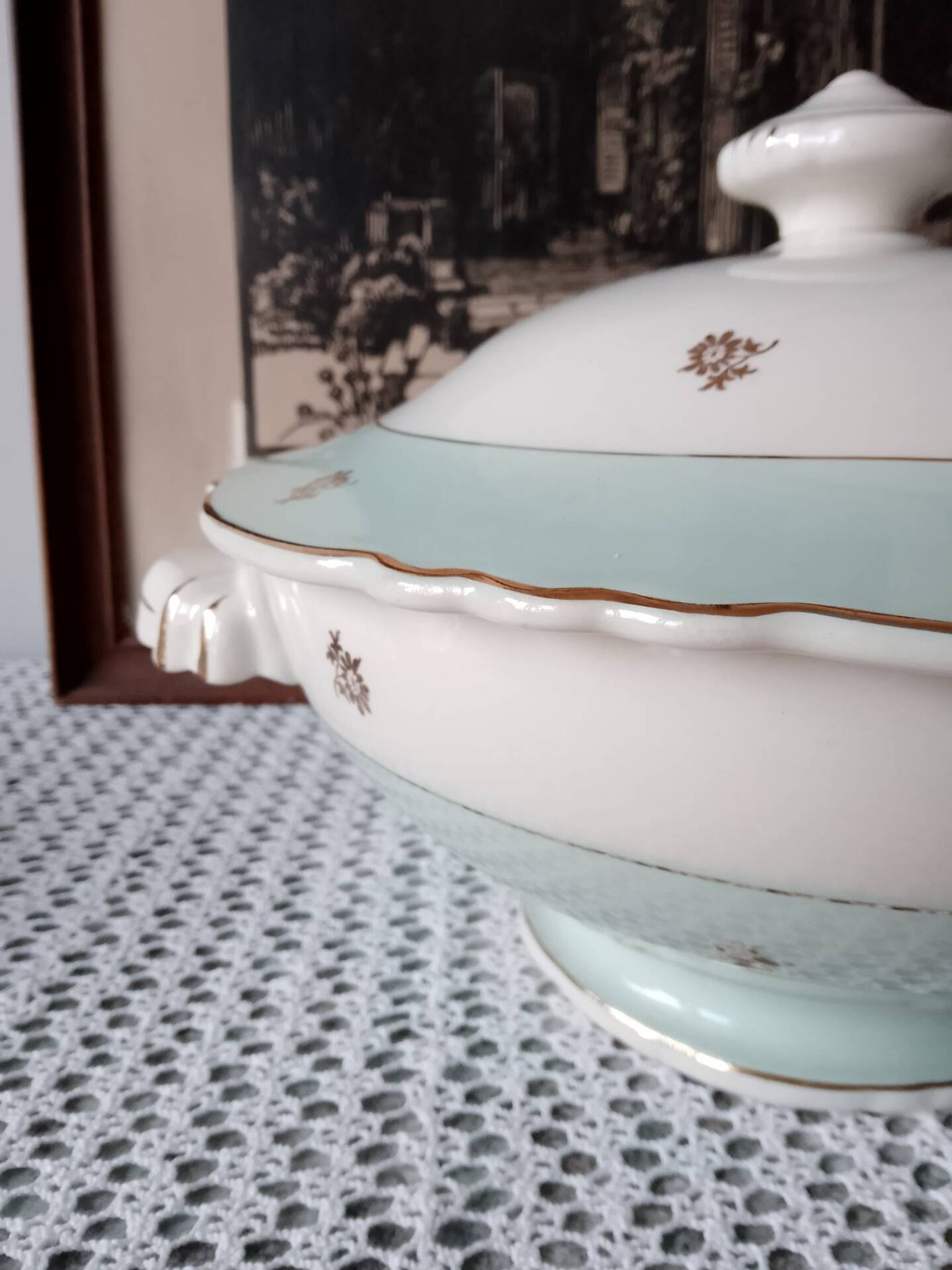Soup tureen