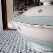 Soup tureen