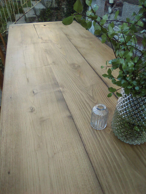 Farm table