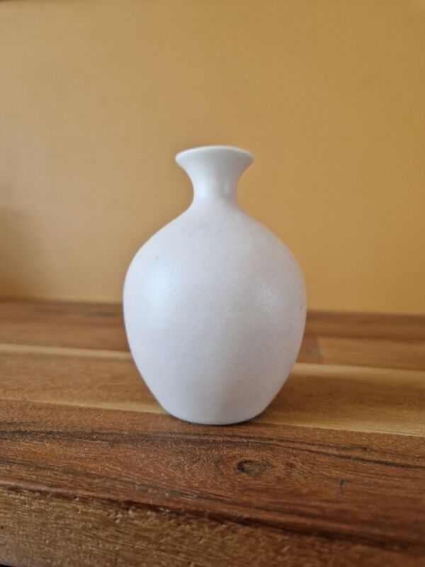 Virebent - Small round vase in pink porcelain