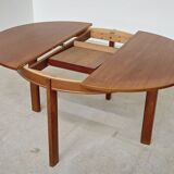 Extendable table with integrated Scandinavian style Self