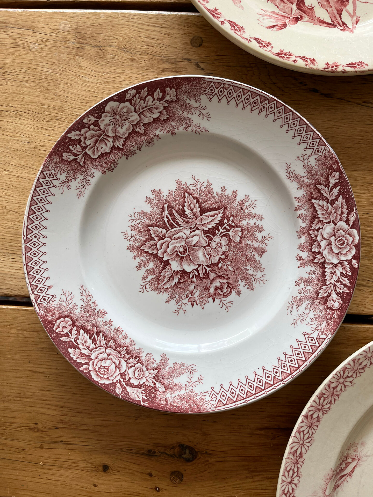 Assiettes dépareillées 