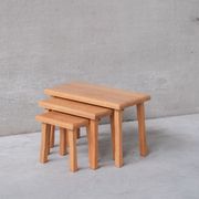 Ensemble de trois tables gigognes en chêne blond du milieu du siècle
