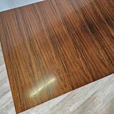 Extendable table in laminate