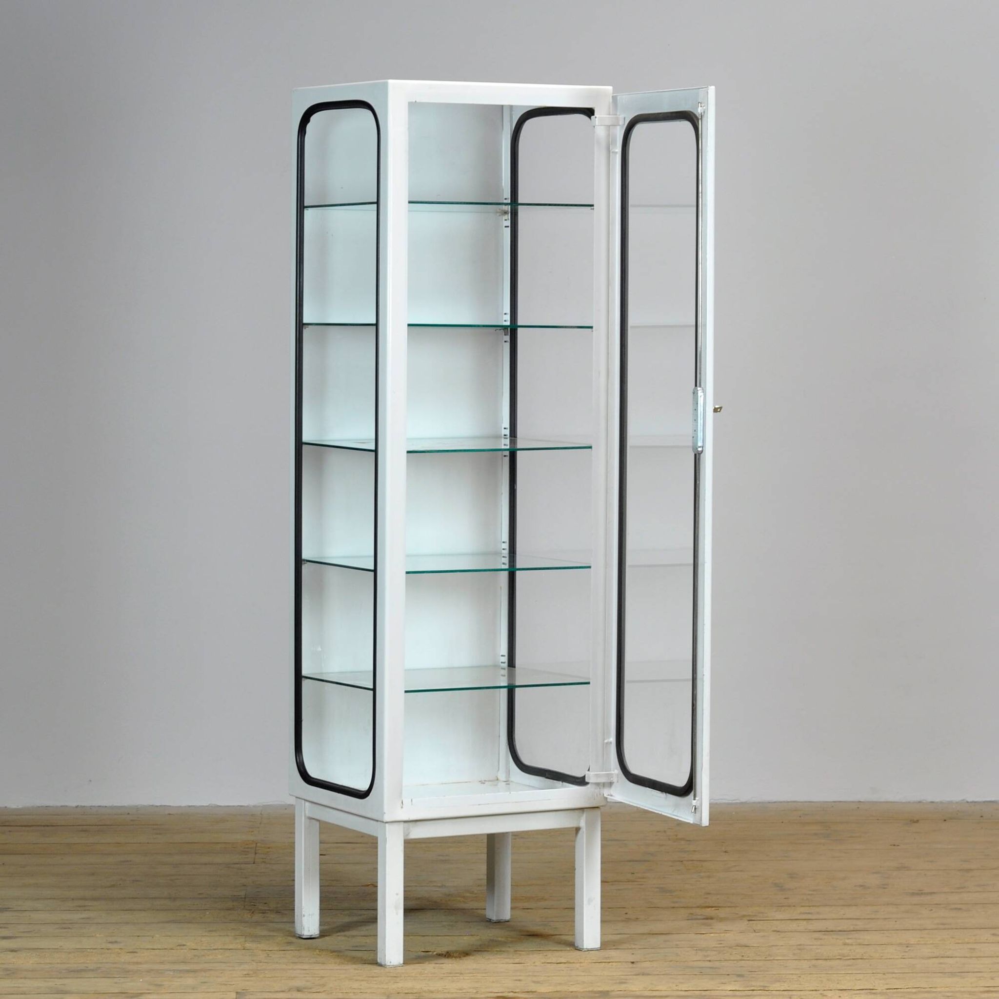 Cabinet médical vintage, années 1970