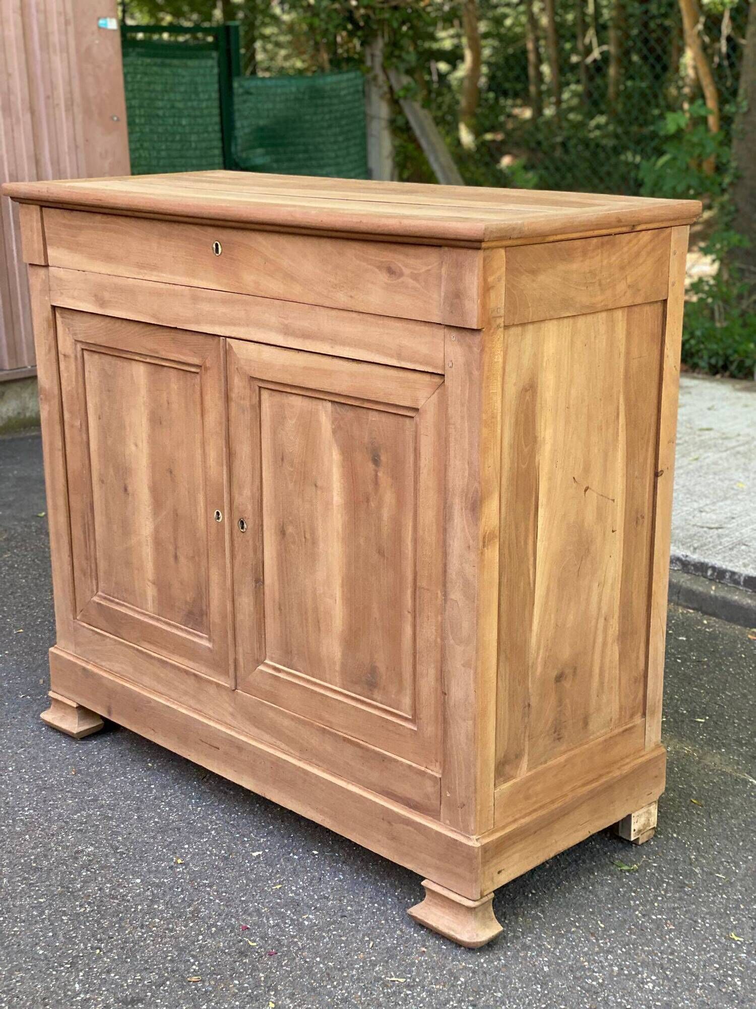 Louis Philippe high buffet from the 19th century, renovated in solid walnut.