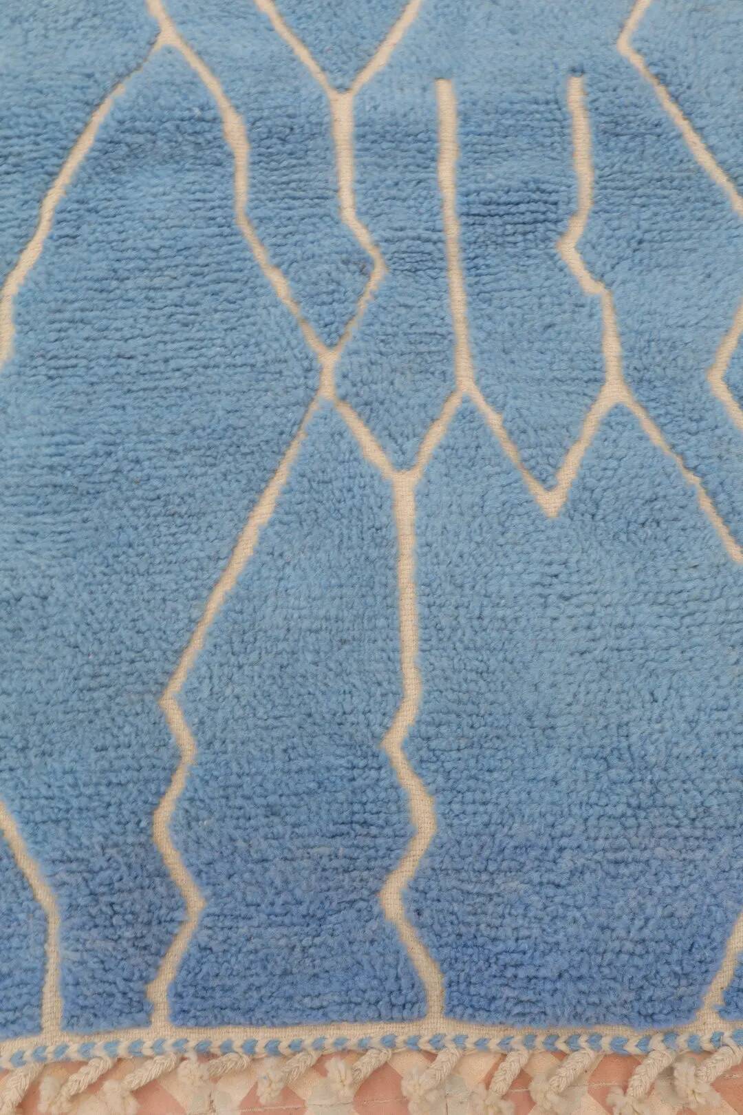 Beni Ouarain Berber rug in glacier blue with relief patterns - 152 x 100 cm