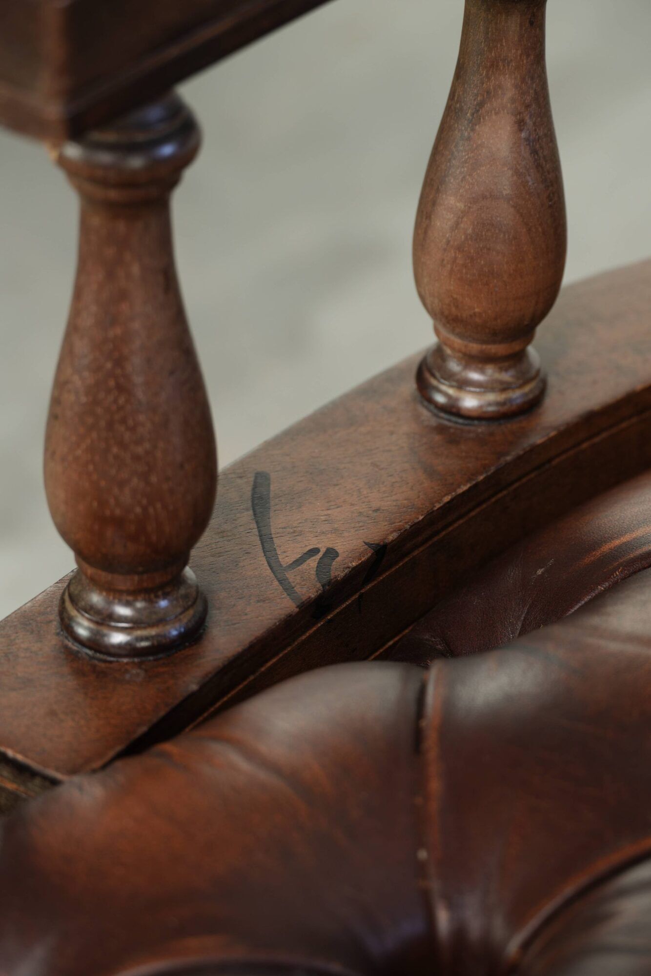 English cowhide Chesterfield swivel and tilt button seat office chair