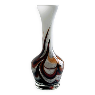 Vase en verre Opaline.