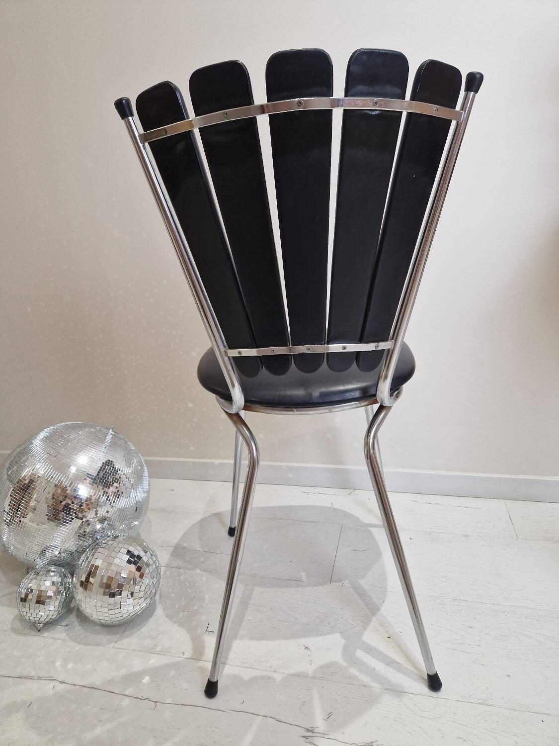 Vintage skai petal chair