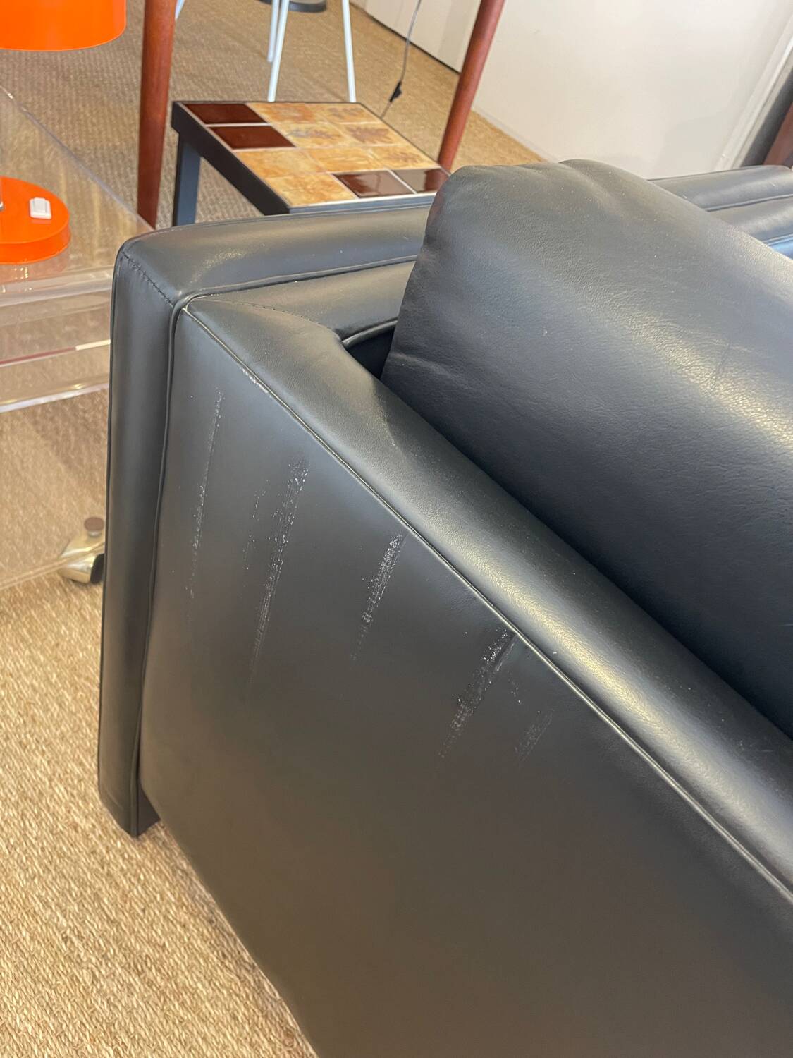 Leather sofa Mobilier International