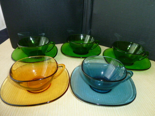 Set of 5 vintage coffee cups made of tempered glass