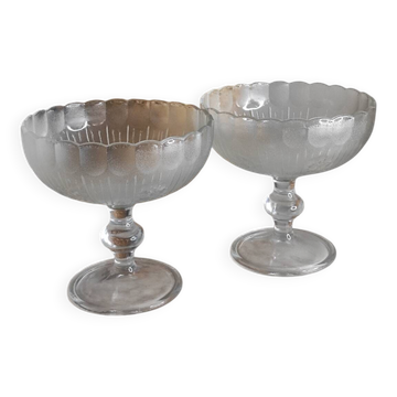 Coupes en verre à relief