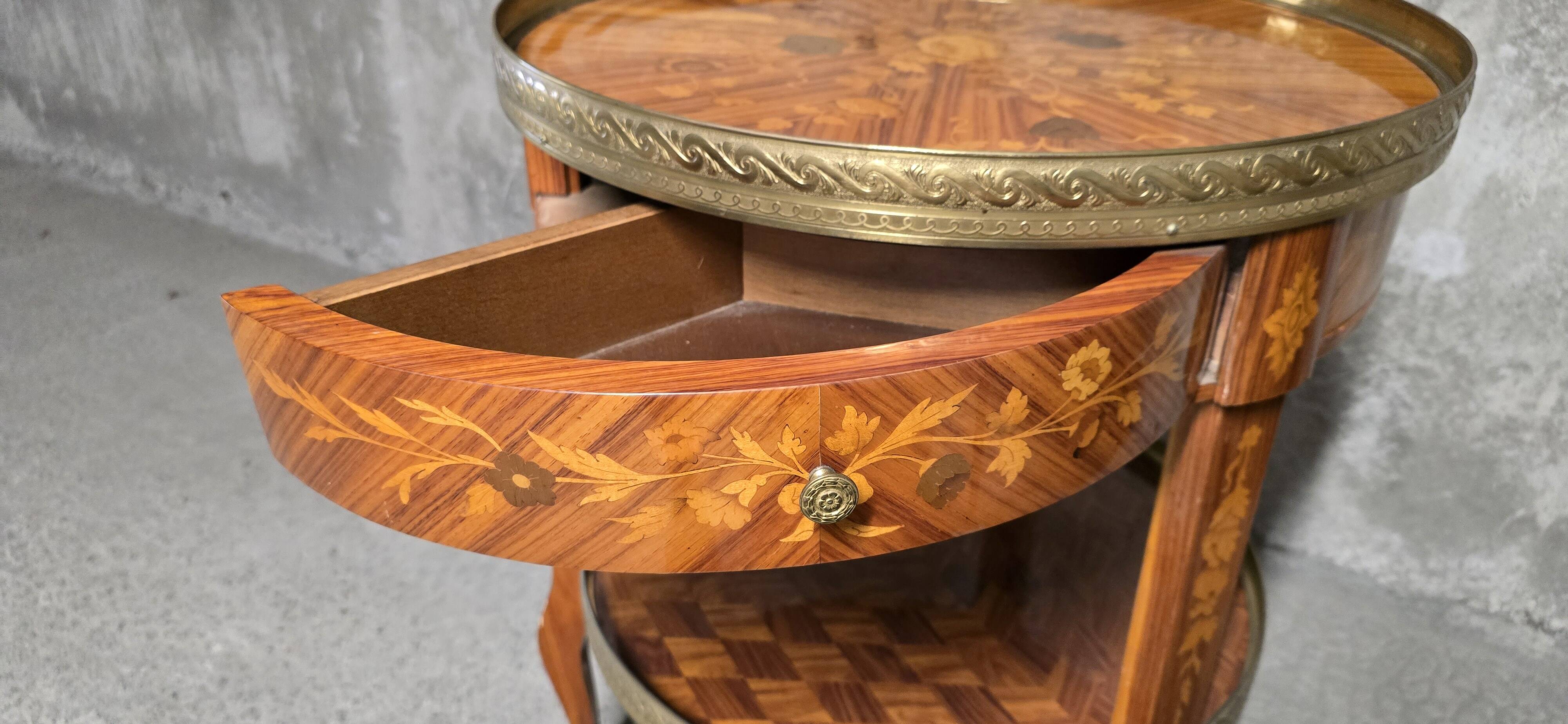 Marquetry-decorated gueridon – 20th century