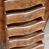 Adorable small veneered chest of drawers.