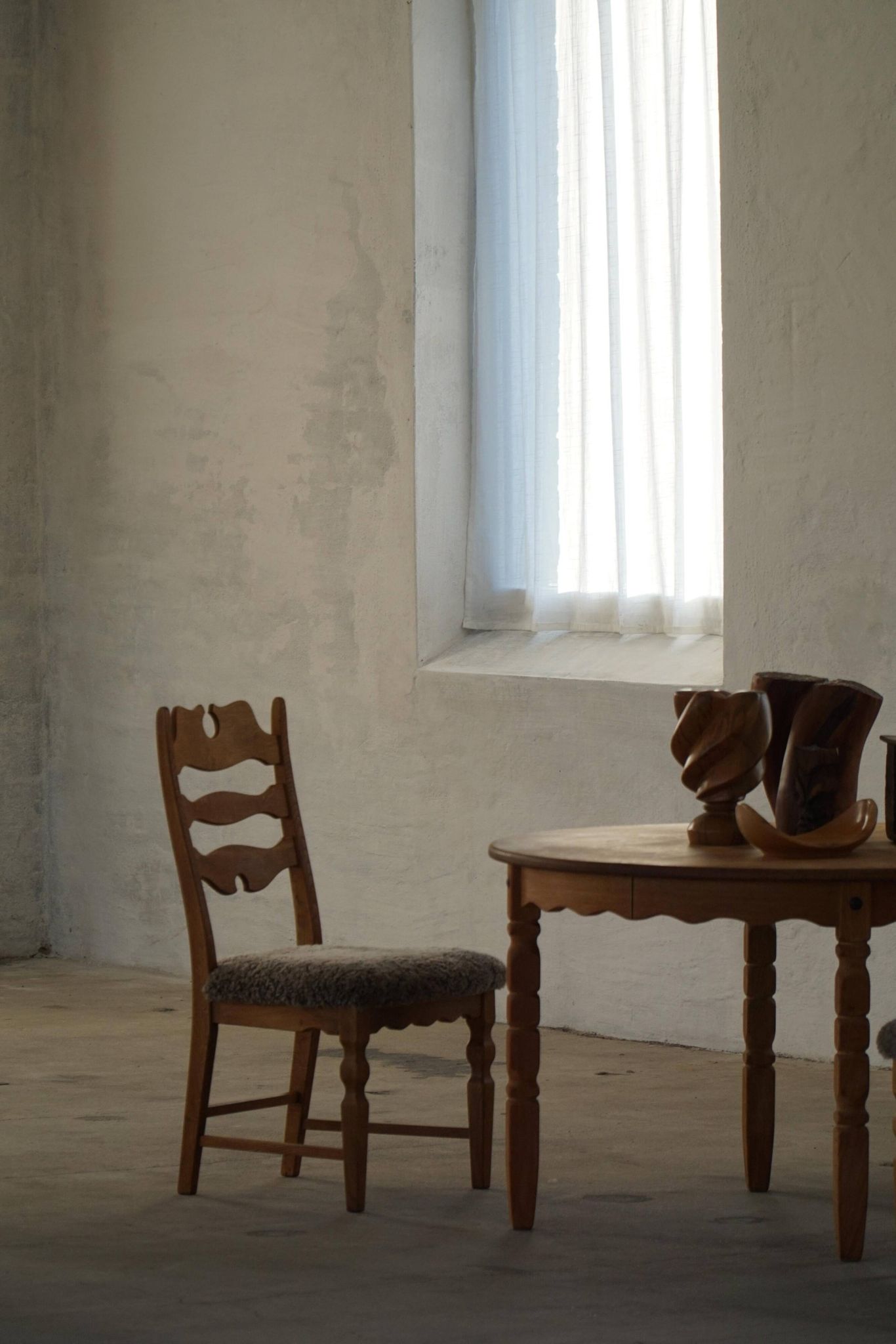 Denmark mid-century, set of 8 oak and lambswool chairs, Henning Kjærnulf, 1960s