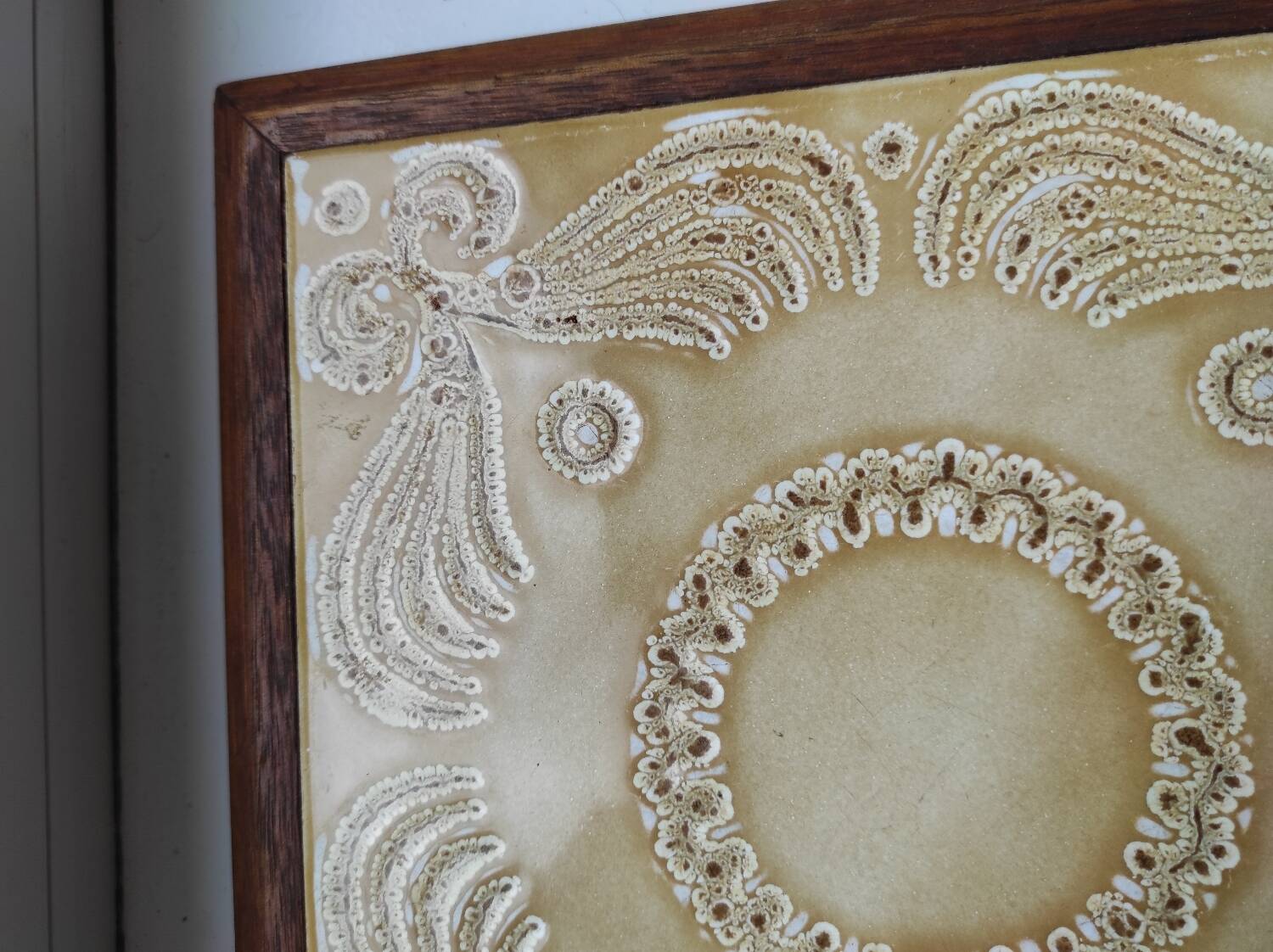 Wooden and ceramic trivet