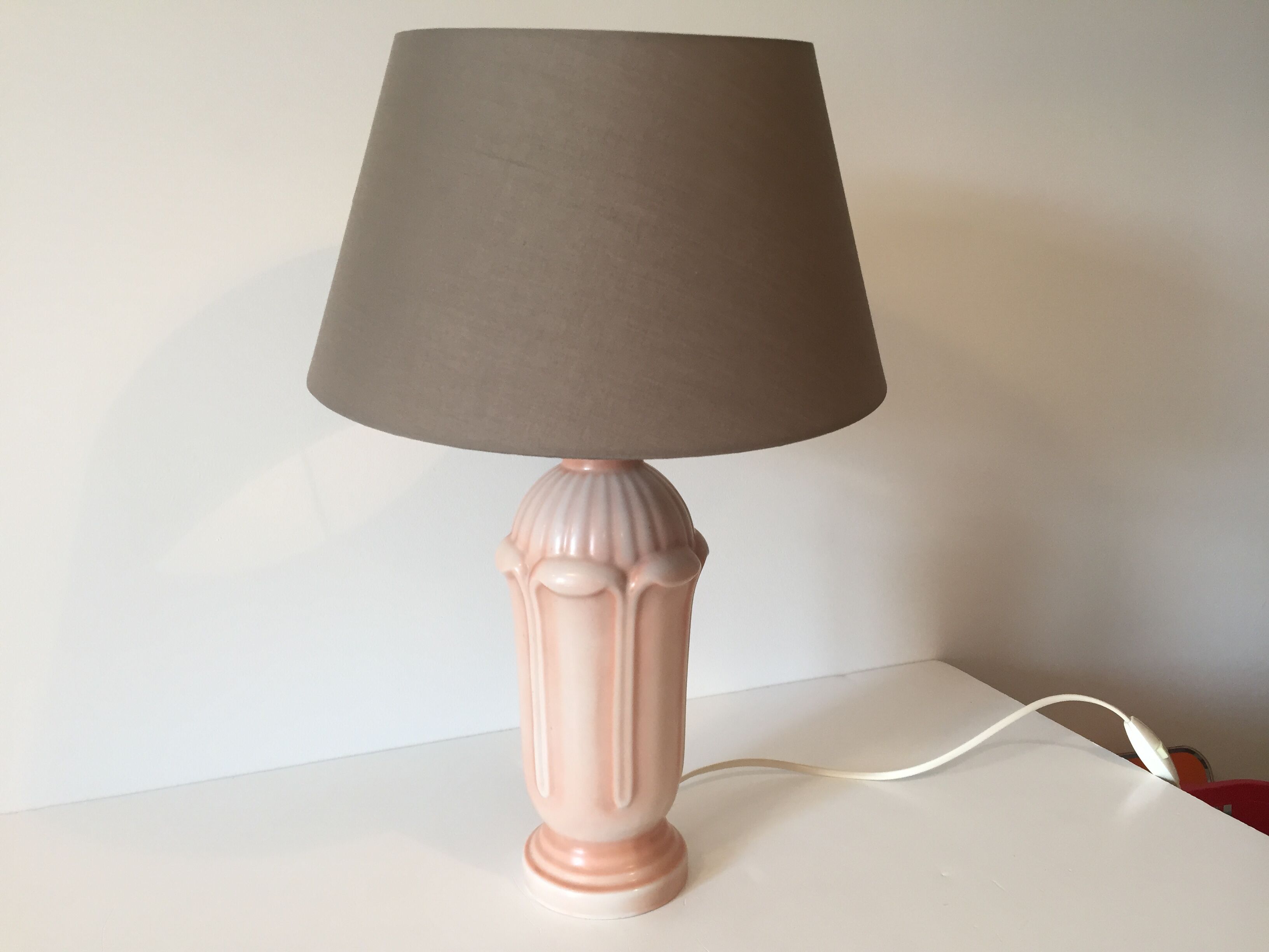 Pink ceramic lamp patinated way
