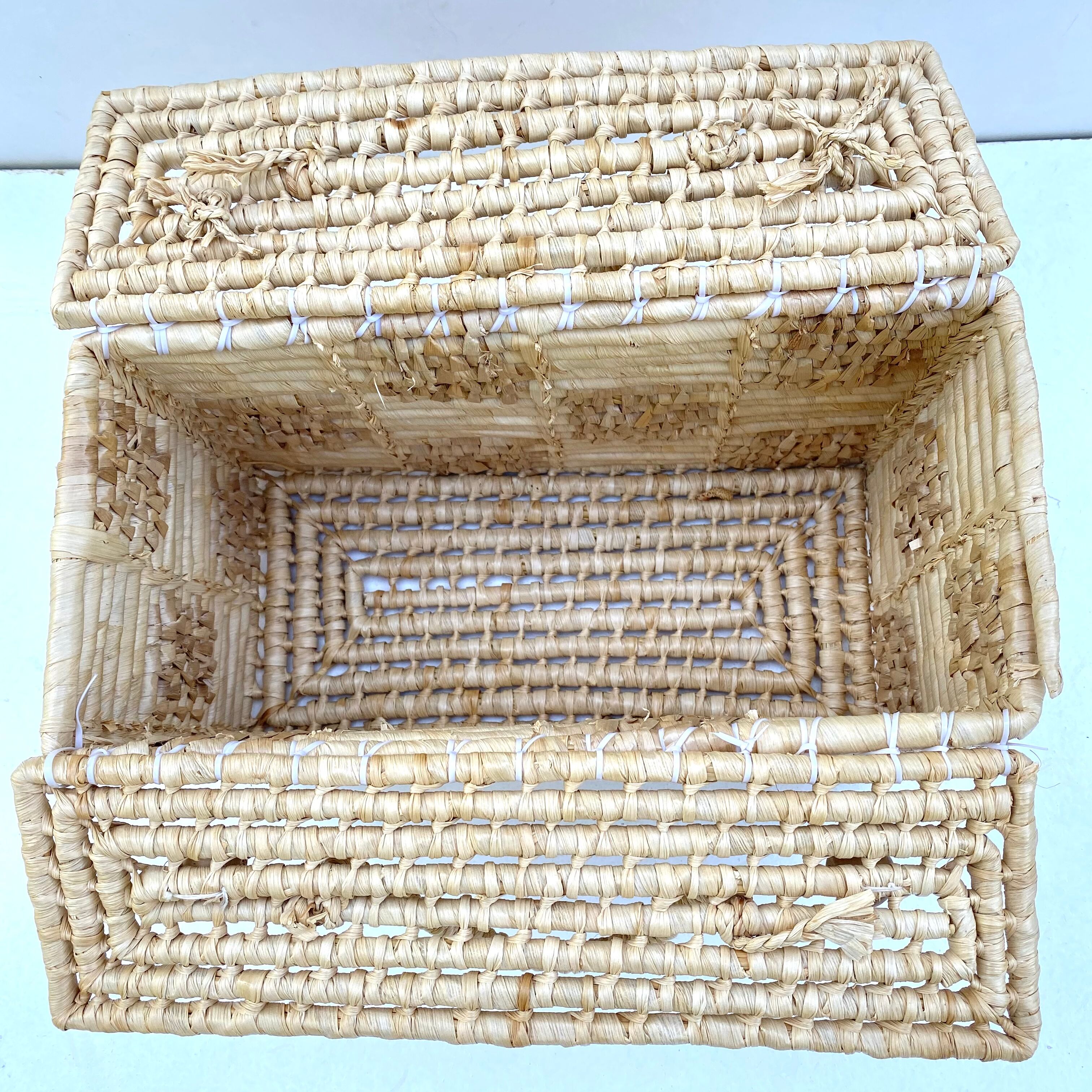 Valise vintage en fibres naturelles