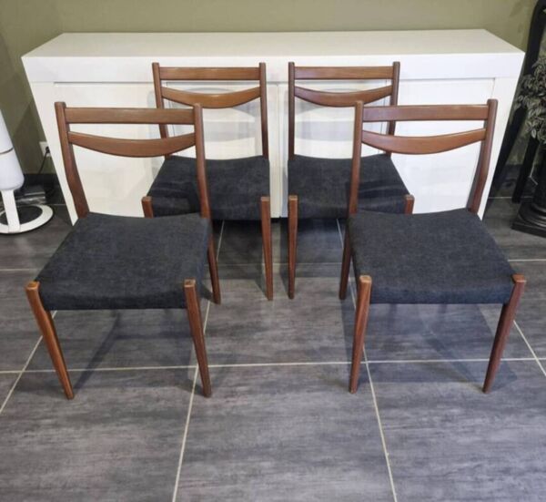 Lot de 4 chaises scandinaves, années 1970
