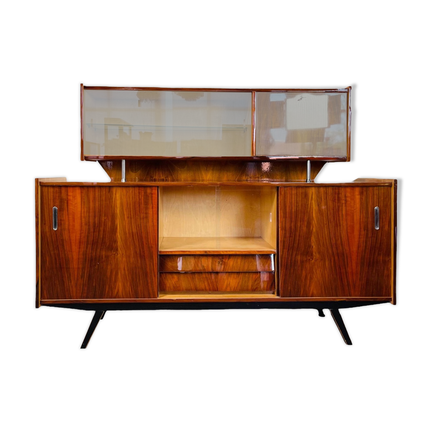 buffet vintage avec un élément supplémentaire