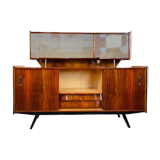 buffet vintage avec un élément supplémentaire