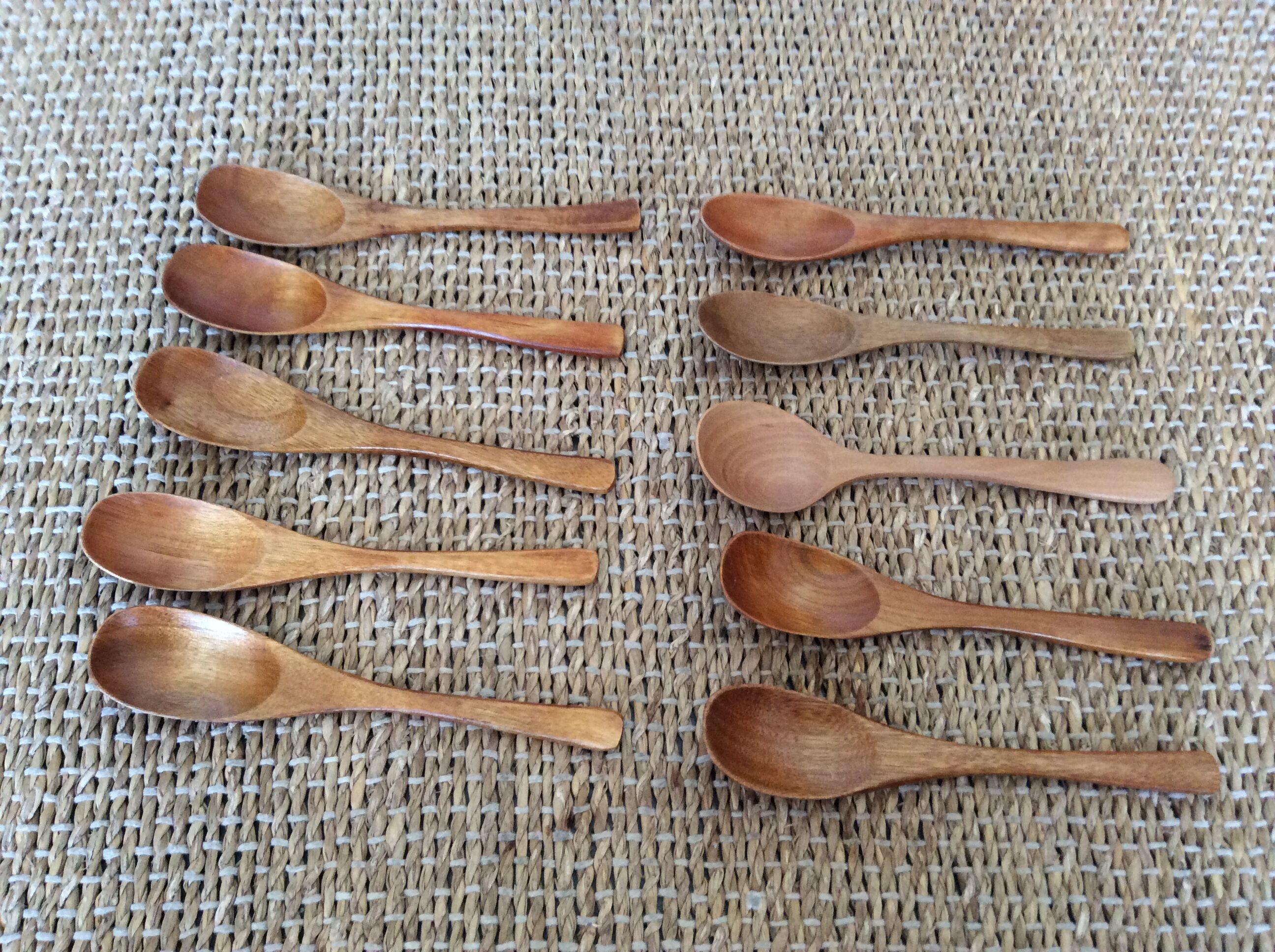 10 wooden spoons