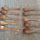 10 wooden spoons