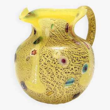 Pichet en verre soufflé en opaline jaune postmoderne avec murrines et flocons d’argent