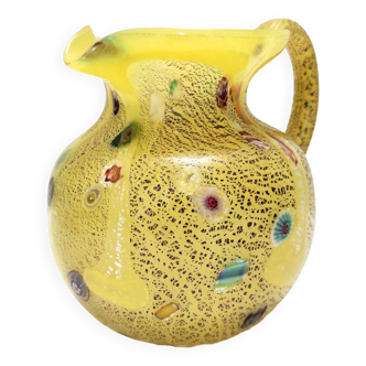 Pichet en verre soufflé en opaline jaune postmoderne avec murrines et flocons d’argent