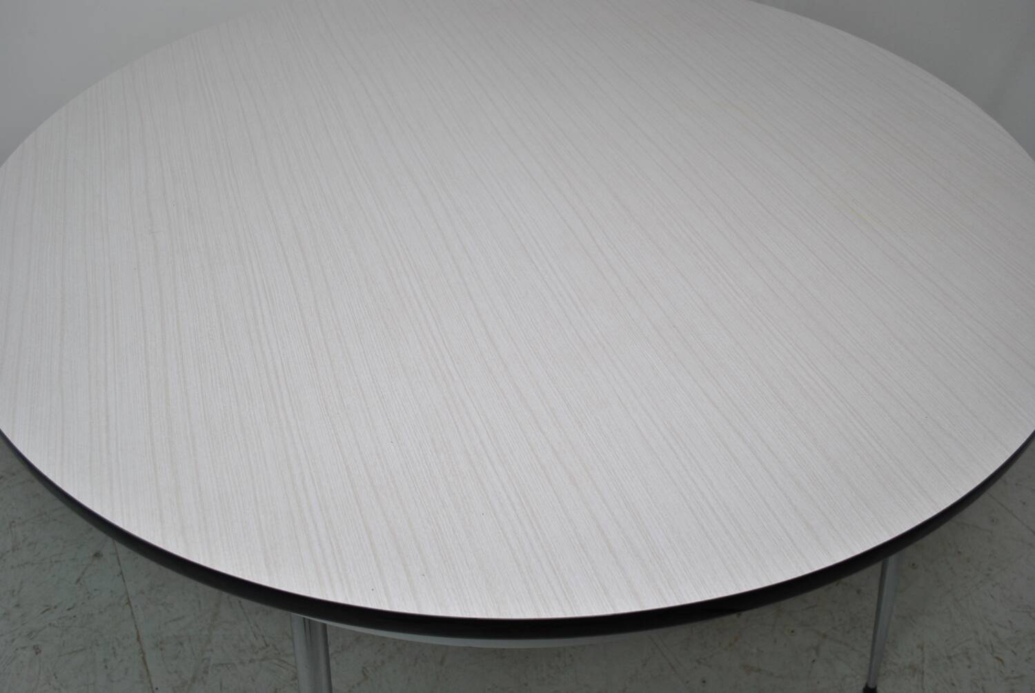 Round Formica table 1970