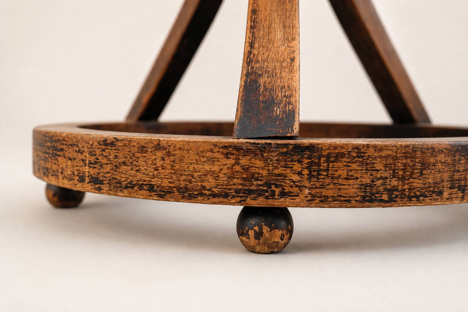 Round table by Otto Wagner dor Thonet