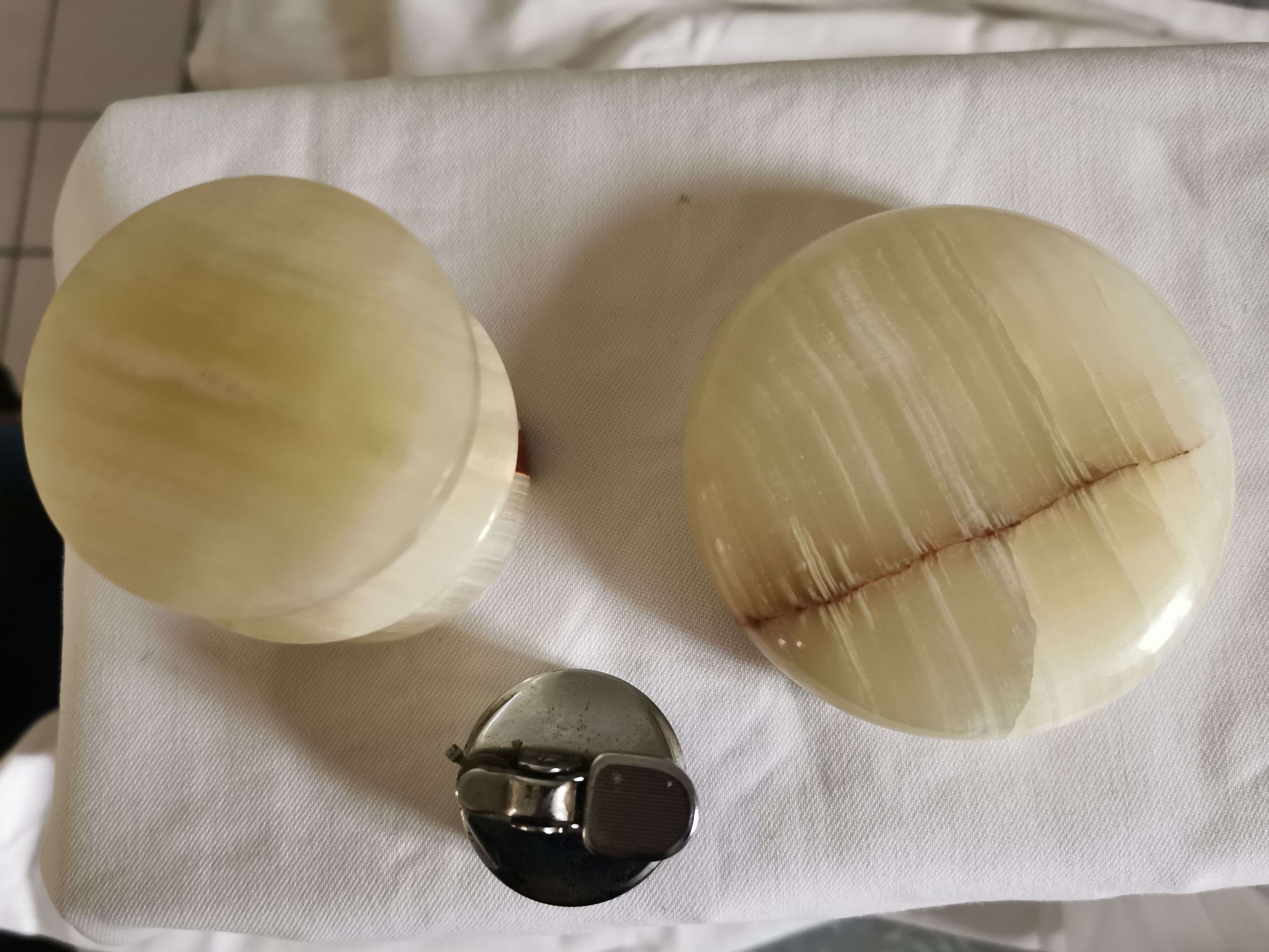 Onyx ashtray and table lighter set