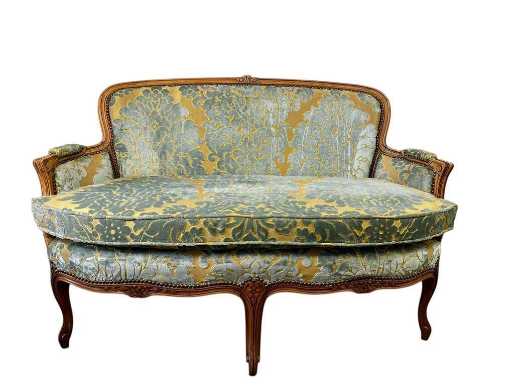 Vintage baroque two-seater canapé