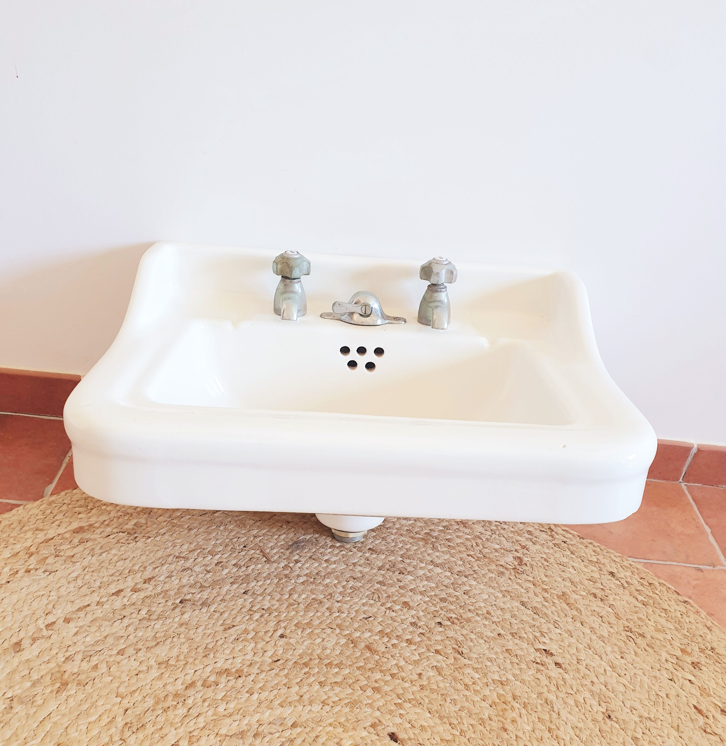 Beautiful old sink from the 20s/30s