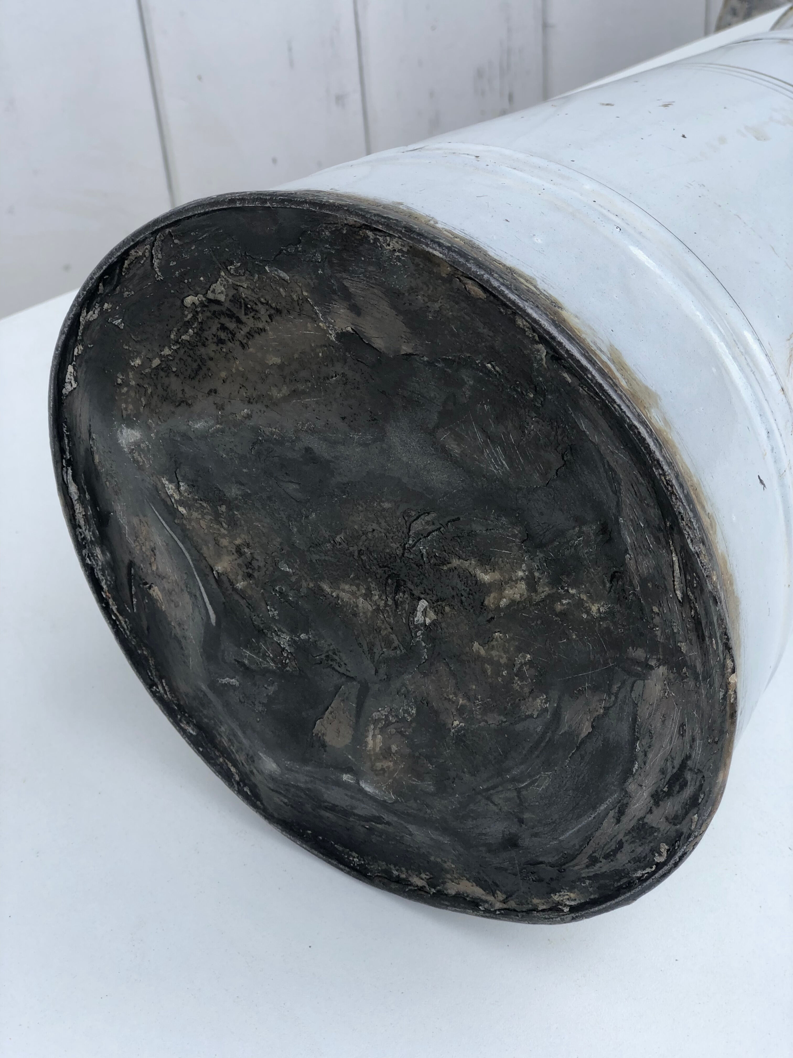 Broc enamelled white